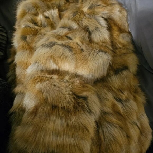 Pamela McCoy Black Diamond Collection S Replica Red Fox Faux Fur Coat - Picture 5 of 7